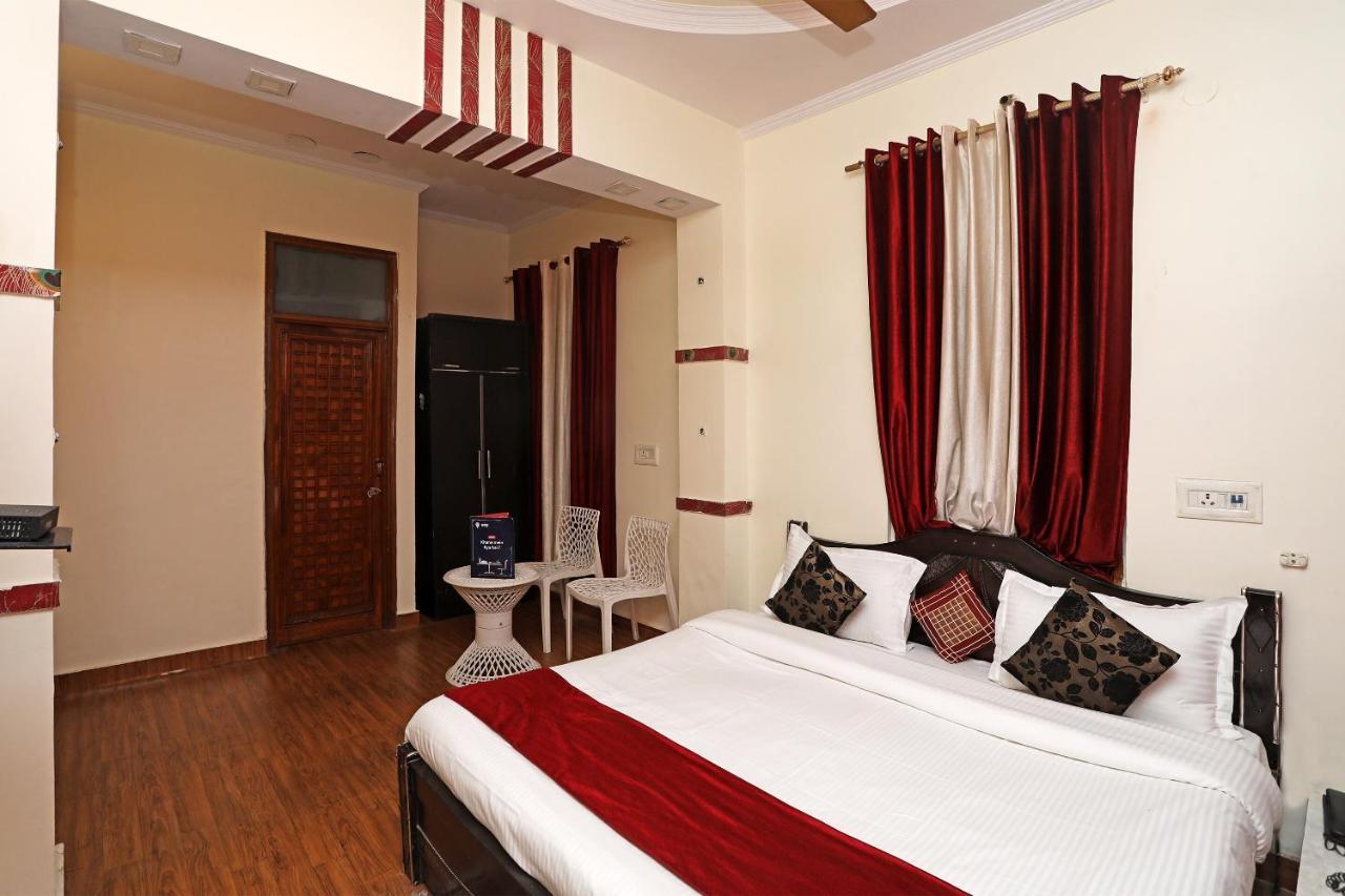 Oyo Stay The Castle Near M2K Cinemas Rohini Nueva Delhi Exterior foto