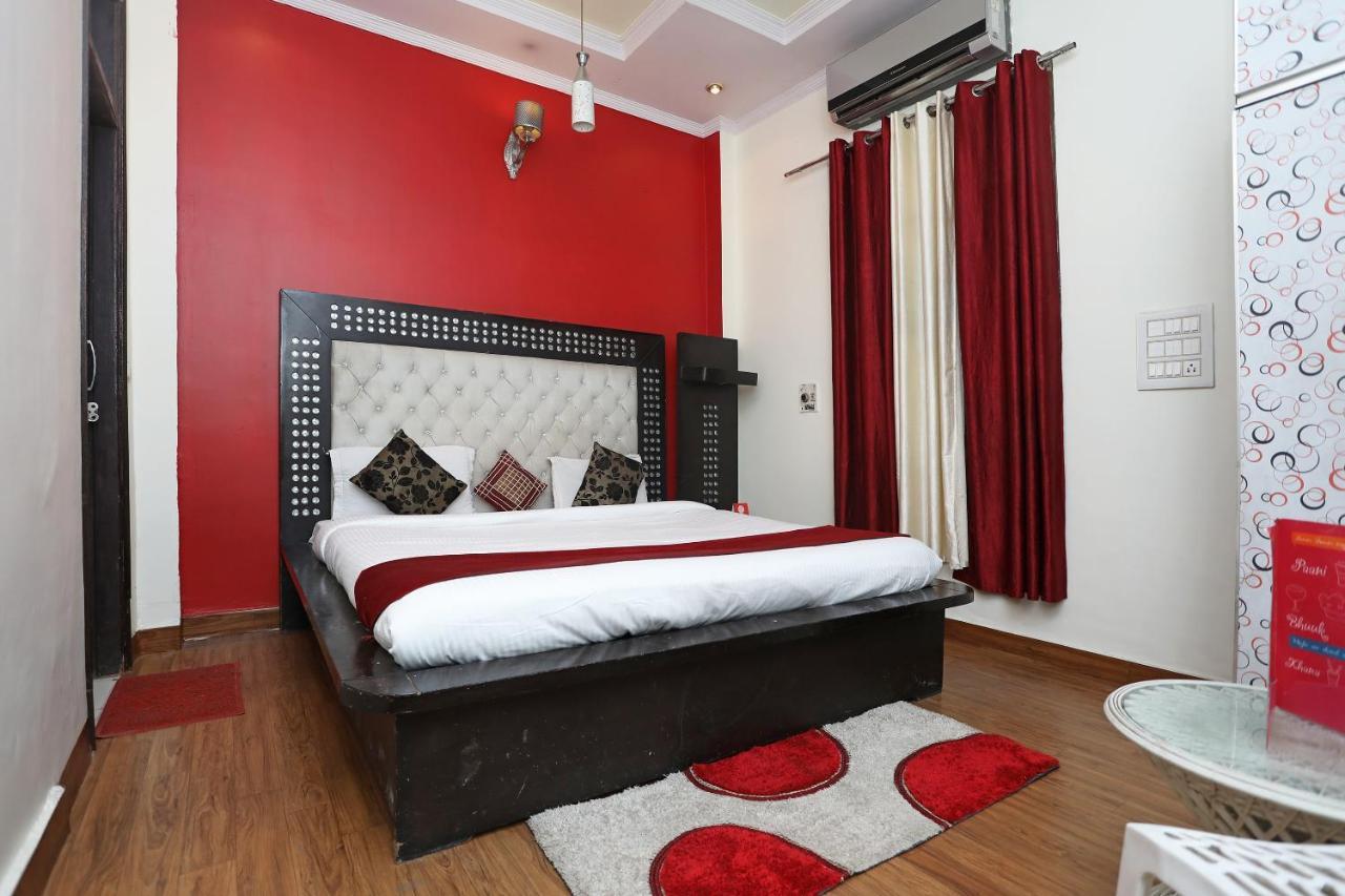 Oyo Stay The Castle Near M2K Cinemas Rohini Nueva Delhi Exterior foto