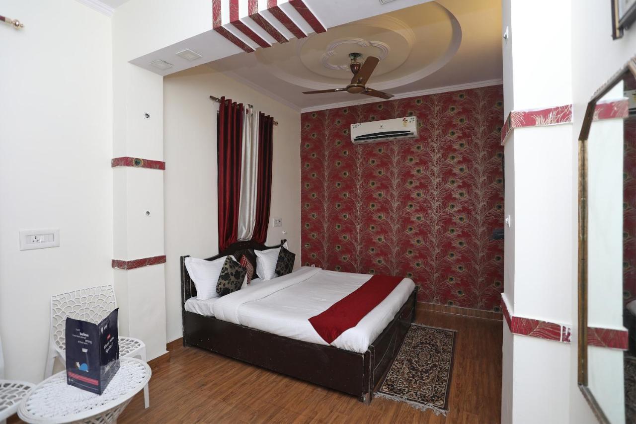 Oyo Stay The Castle Near M2K Cinemas Rohini Nueva Delhi Exterior foto